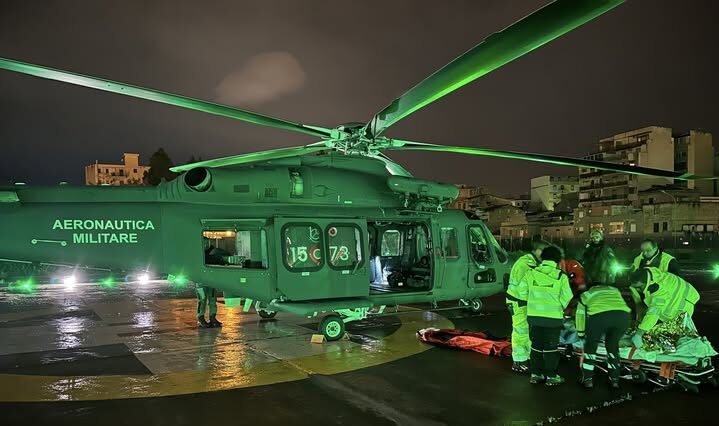 Elicottero dell’Aeronautica Militare soccorre bambina di 12 anni sull’isola di Linosa