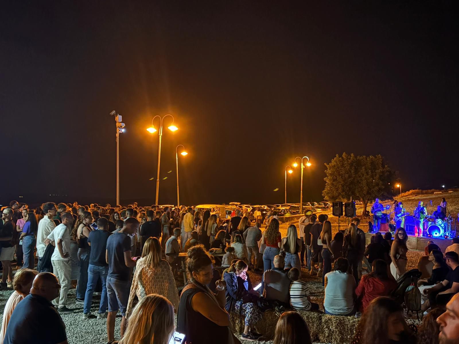 Delia. Serata di successo al Castello con cibo, buona musica e divertimento