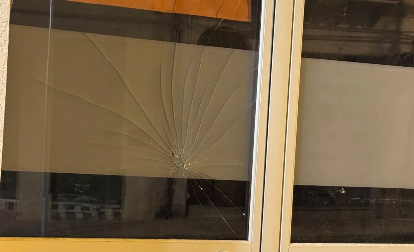 Danneggiata la sede del gruppo politico “Mazzarino lab”