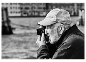Addio al fotografo Gianni Berengo Gardin, grande testimone dell’Italia in bianco e nero