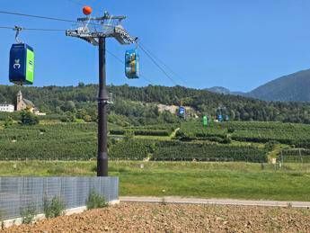 Al via in Trentino la prima funivia per le mele al mondo