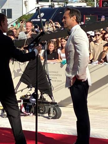 Alla Mostra di Venezia ‘Il Mago del Cremlino’, compendio di putinismo e costruzione del potere