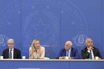 Caso Almasri, gli atti del Tribunale dei ministri: “Nordio, Mantovano e Piantedosi lo hanno scientemente aiutato”