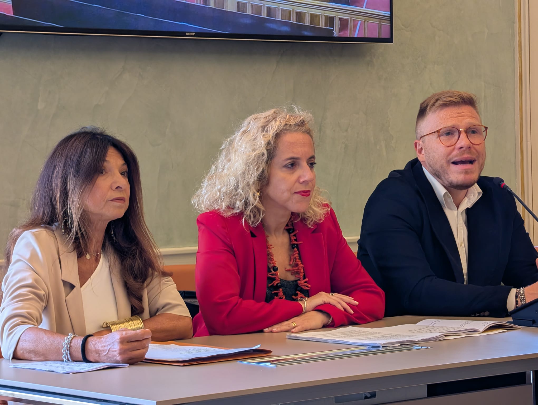 Incendi in Sicilia. M5S, Pd e Controcorrente: “Stop alle devastazioni, via al tavolo permanente con le associazioni inascoltate dalla Regione”