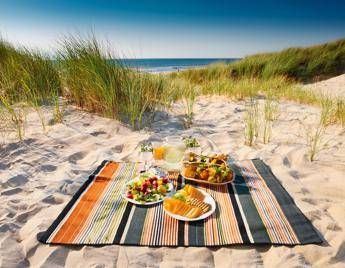 Estate, il pranzo al sacco dei bimbi contro il caro spiaggia, ‘km 0, sano e low cost’