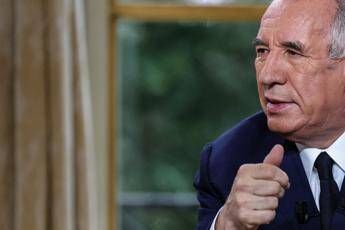 Francia, opposizione attacca Bayrou: “Ridicolo, miserabile, un naufragio”