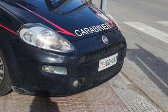 Gardone Riviera, simulano di gettarsi sotto le auto ma uno viene travolto: 27enne in ospedale