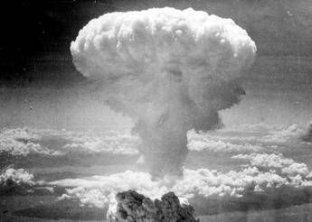 Hiroshima, ecco chi premerebbe il “bottone nucleare” se l’Italia avesse la bomba atomica