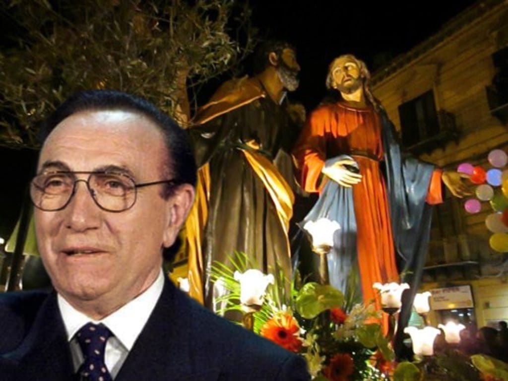 Anche Caltanissetta commossa per la scomparsa di Pippo Baudo: nel 2007 il suo “blitz” alla Settimana Santa trasformò il Giovedì Santo in un’onda di entusiasmo. Il Video