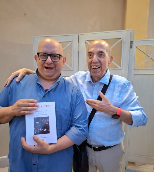 Caltanissetta, festa per il professor Enzo Messana abbracciato dai suoi ex studenti: un maestro di vita e di cultura