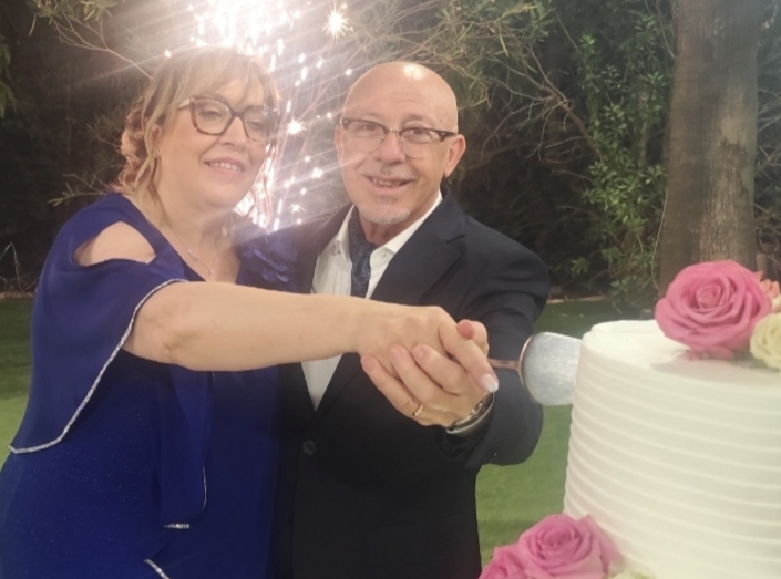 Dal tratto ironico alle promesse d’amore: Lello Lombardo, vignettista del Fatto Nisseno, ha sposato Concetta Puglisi