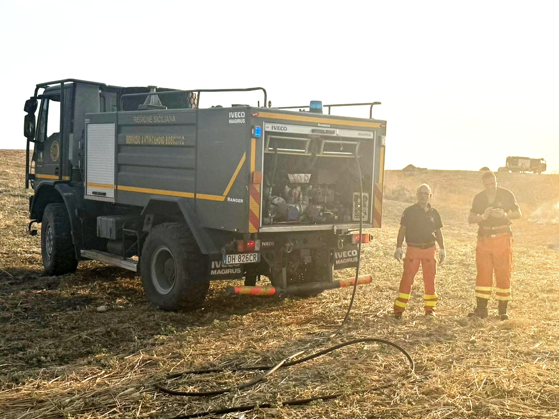 Vasto incendio nella zona Gallitano di Sommatino: in fumo oltre 100 ettari di terreni