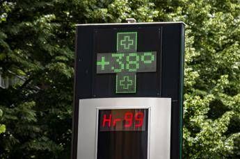 Il caldo stringe la morsa sull’Italia, oggi 6 città bollino arancione e 13 in allerta gialla