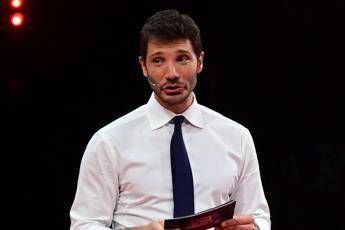 Il legale di Stefano De Martino sui video privati: “Come sta? Chiunque sarebbe offeso e triste”