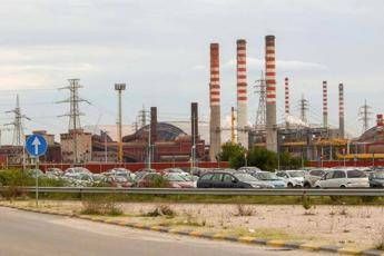 Incidente all’Ex Ilva di Taranto, operaio precipita da 10 metri e muore