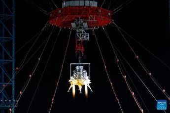 La Cina completa il primo test di atterraggio e decollo per il lander lunare con equipaggio