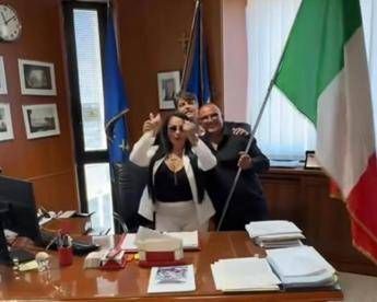 La titoker Rita De Crescenzo alla Regione Campania, bufera per video