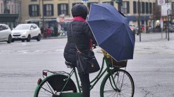 Meteo weekend variabile tra sole e acquazzoni: temperature in calo ovunque