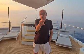 “Mi imbarcai su un cargo…”, Verdone e gli auguri di Ferragosto citando Borotalco