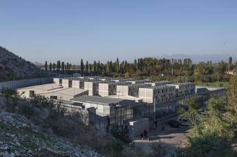 Migranti in Albania, visita Garanti a Cpr Gjader: “Solo 27 persone, potrebbero stare in Italia”