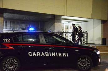 Napoli, ispettore di polizia accoltellato e ucciso in casa