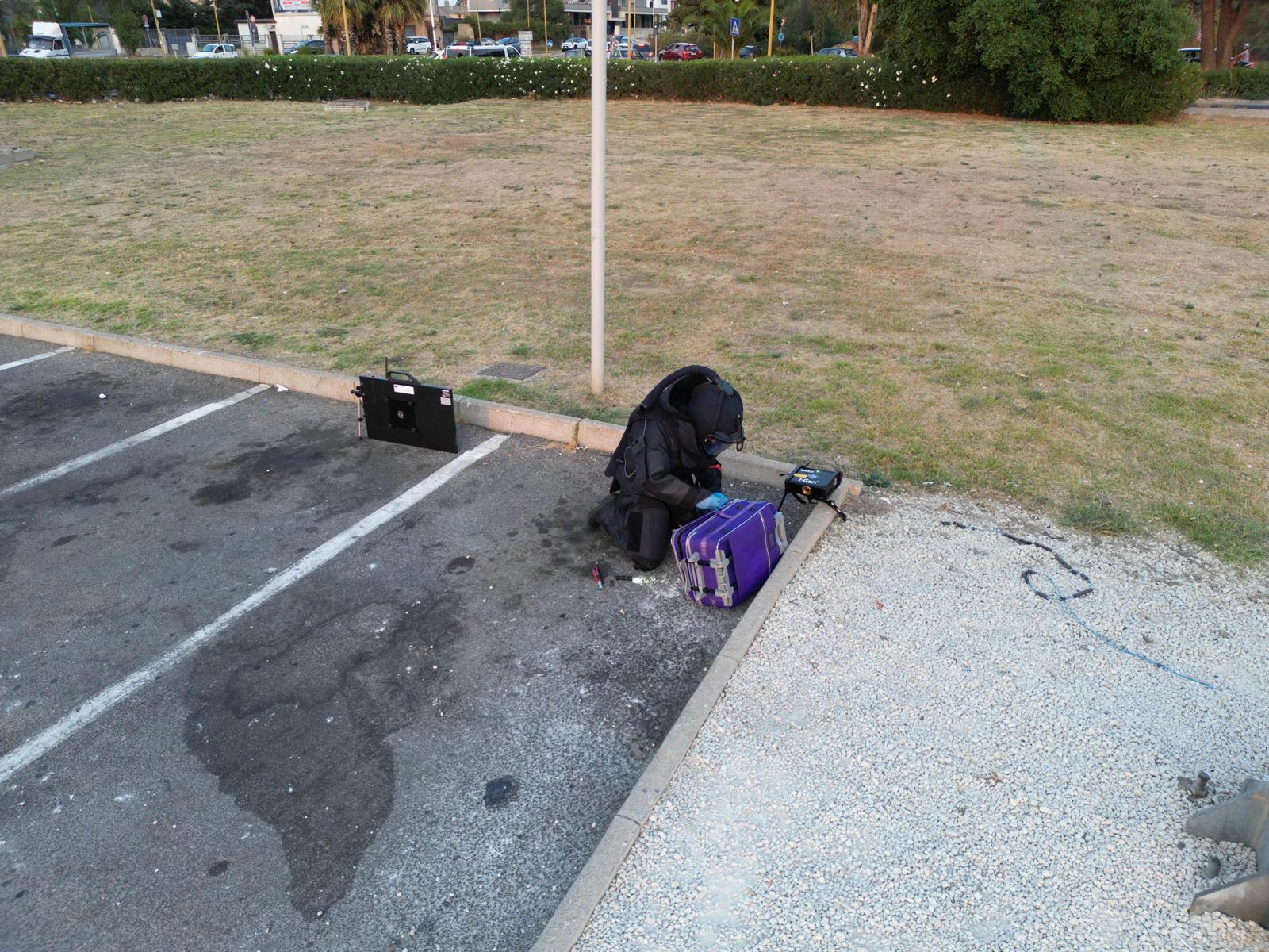 Trolley abbandonato: a Gela intervento degli Artificieri dei Carabinieri per mettere in sicurezza area in cui è stata segnalata presenza sospetta