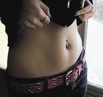 Piercing ‘marini’, la body art che sfida sole e spiaggia