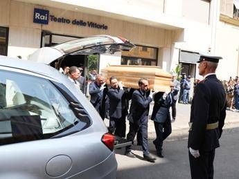 Pippo Baudo, oggi il ‘ritorno a casa’ a Militello per l’ultimo abbraccio