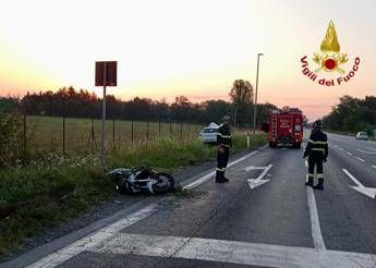 Scontro tra auto e moto nel milanese, un morto e un ferito