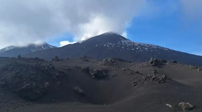 Etna perde energia, tremore vulcanico su valori medio bassi