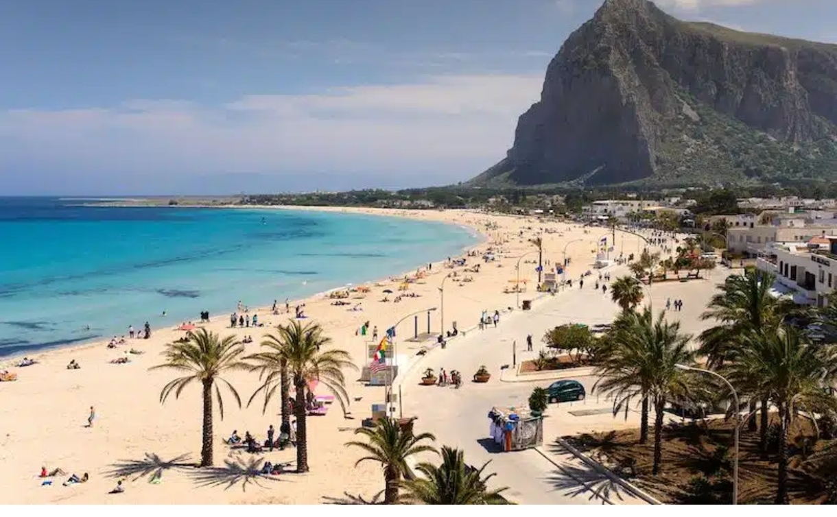 Spiagge libere occupate a San Vito Lo Capo, sequestri e multe