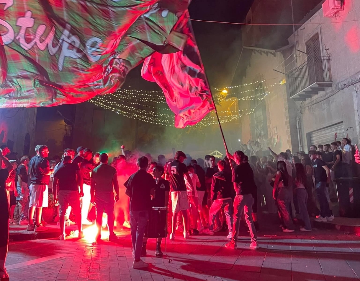 Vigilia di derby a San Cataldo, il tifo verdeamaranto fa sentire la sua voce nella notte che precede la sfida con la Nissa