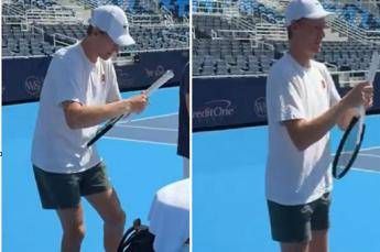 Sinner arriva a Cincinnati e prepara… la racchetta