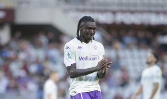 Torino-Fiorentina, il gol pazzesco sbagliato da Kean: palla alta a porta vuota