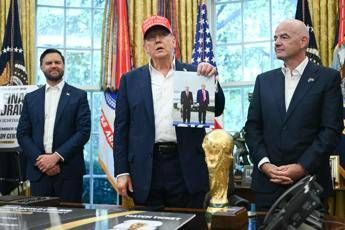 Trump e la foto con Putin: “Vuole venire in Usa per Mondiali di calcio”