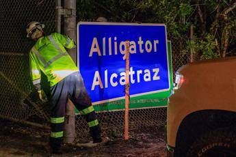 Usa, giudice ordina chiusura Alligator Alcatraz: “Danneggia paludi”