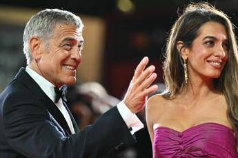 Venezia 2025, ovazione per Clooney: dieci minuti di applausi per ‘Jay Kelly’