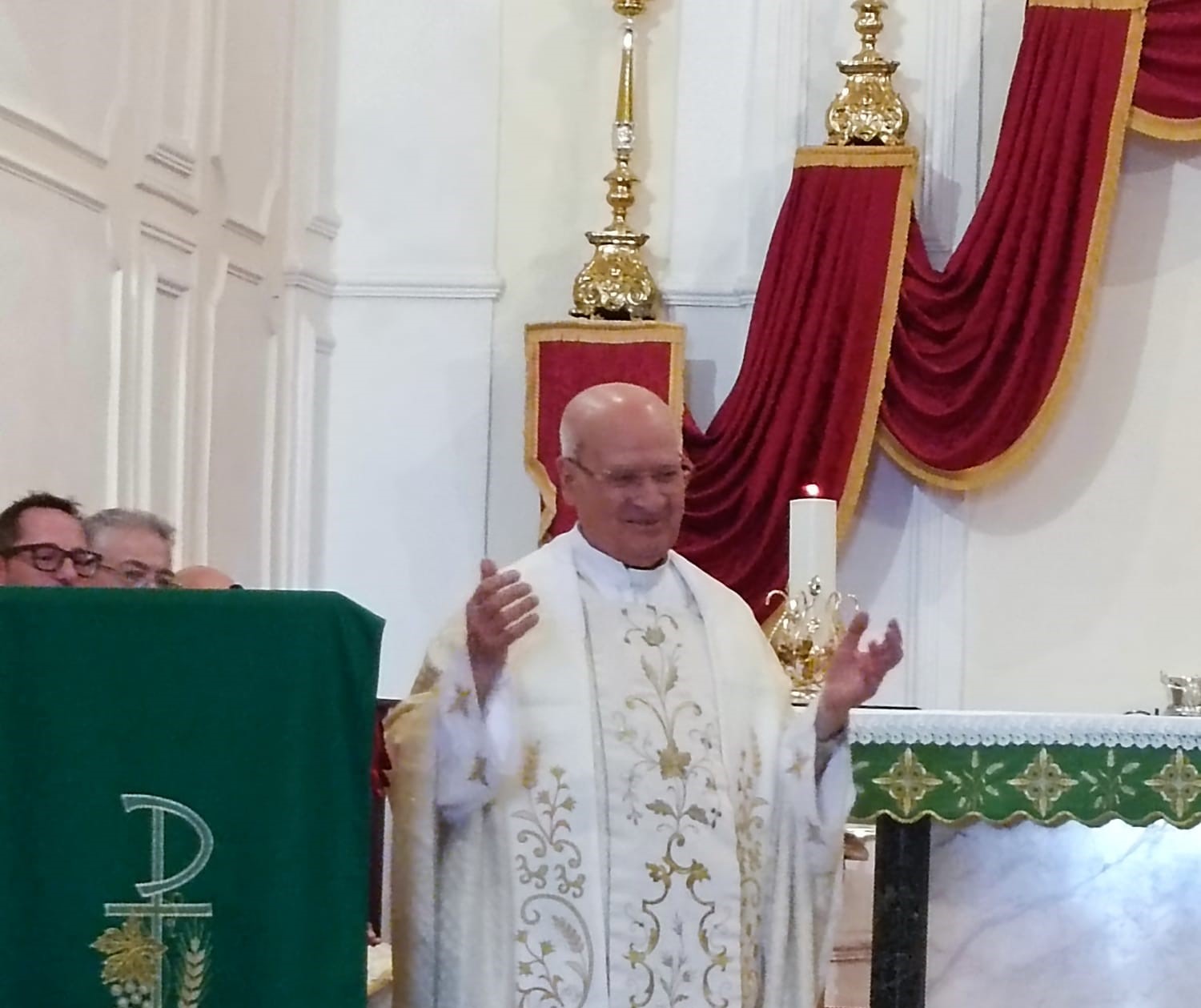 L’acquavivese Padre Giuseppe Catarinicchia festeggiato dai compaesani per i 60 anni di sacerdozio