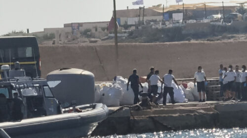 Migranti: sbarcate a Lampedusa 54 persone e i corpi di 3 minori