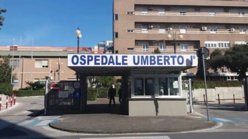 Infermiere del pronto soccorso di Siracusa colpito al volto da un pugno: fermato l’aggressore. L’Asp: “Ci costituiremo parte civile’