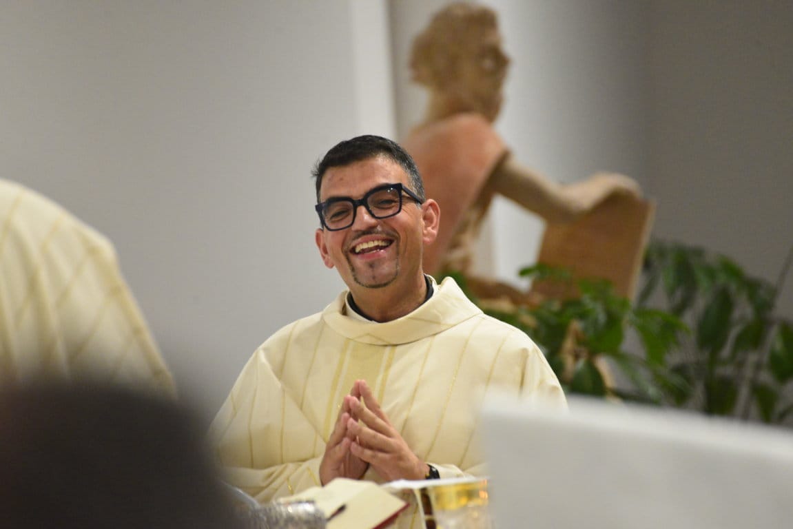 Caltanissetta. A Padre Alfonso Cammarata il “Cilindro Awards” in memoria dell’artista milazzese Nino Caragliano per opere di bene