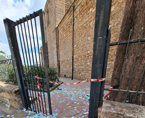 Mazzarino. Il Gruppo Civico: “Da mesi il servizio di raccolta di indumenti è sospeso”