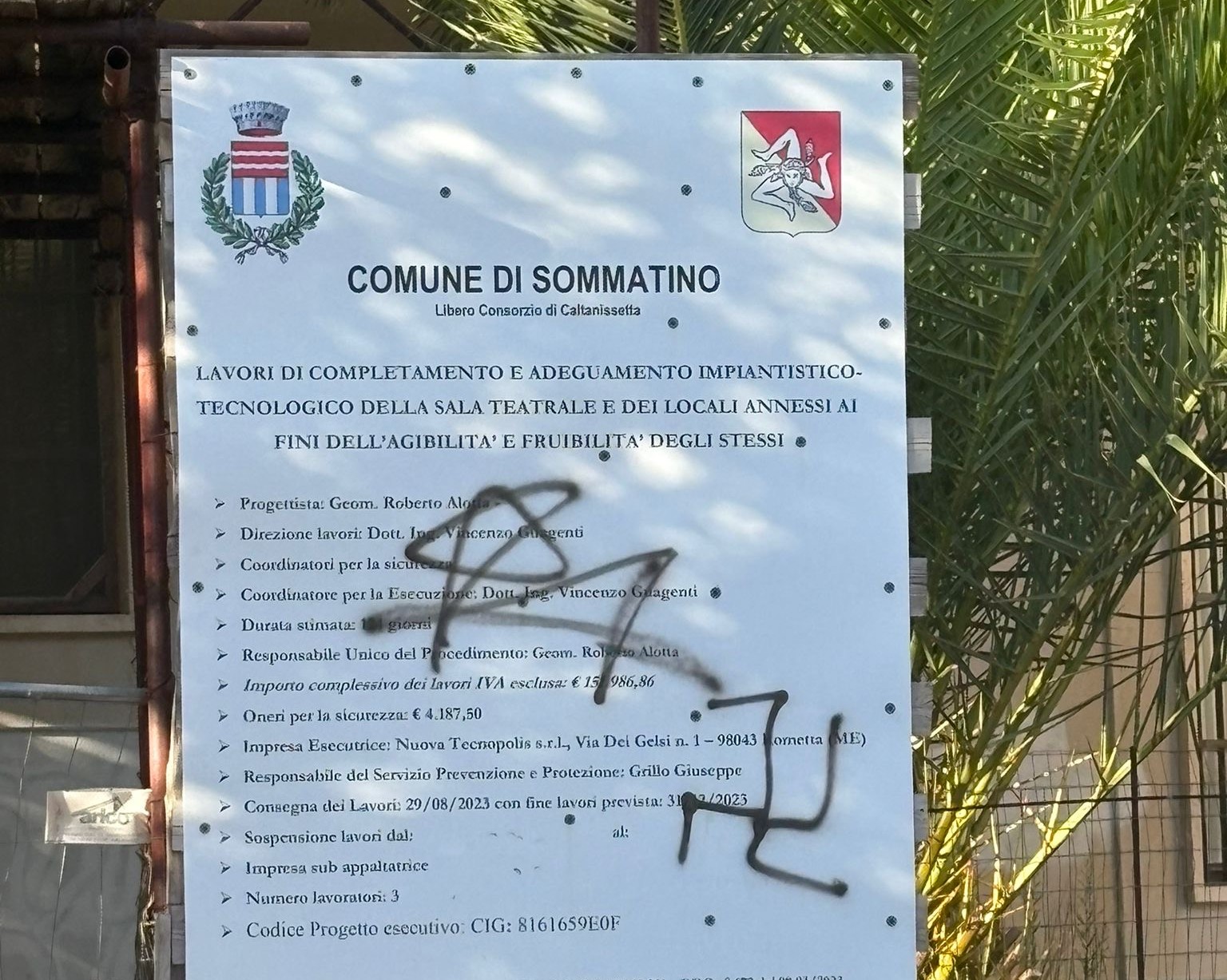 Sommatino. I consiglieri di opposizione segnalano svastica su un cartello posto davanti al centro sociale