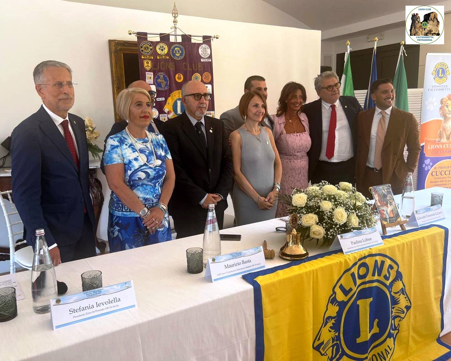 Caltanissetta. Il Lions Club dona quale benvenuto la Bandiera dell’Italia al Lions Club Pietrarossa