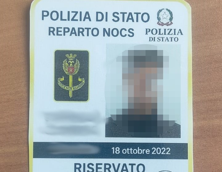 Si presenta al Pronto soccorso qualificandosi come agente di Polizia per assistere la compagna ricoverata: denunciato