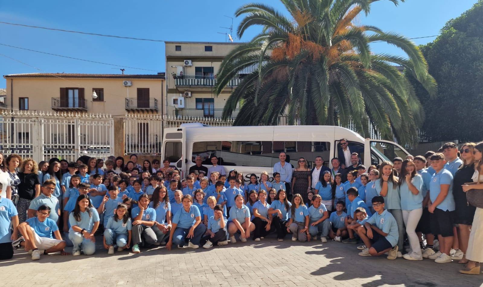 Campofranco. In occasione del primo giorno di scuola inaugurato il nuovo scuolabus comunale