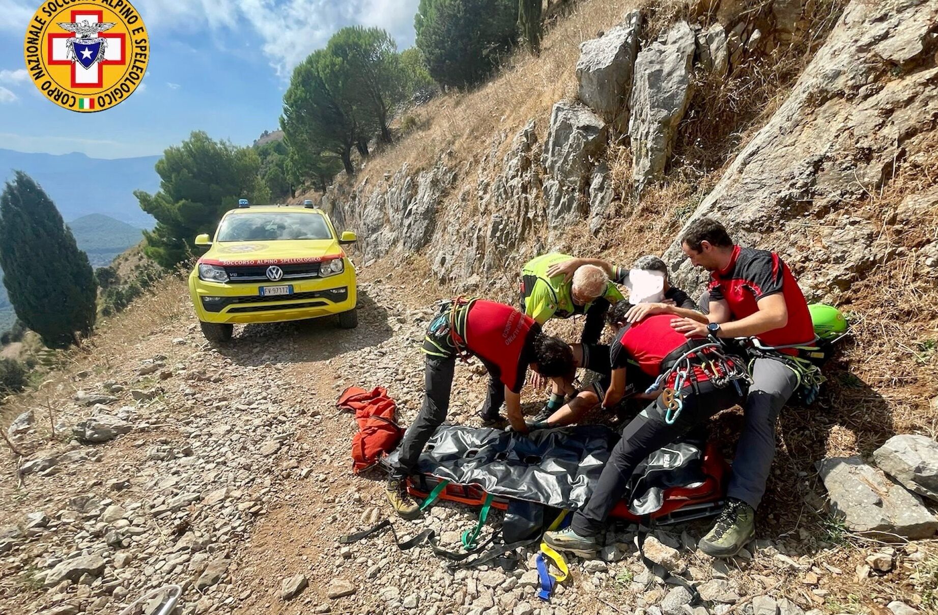 Biker scivola e si ferisce a Montagna Longa, salvato dal Soccorso Alpino