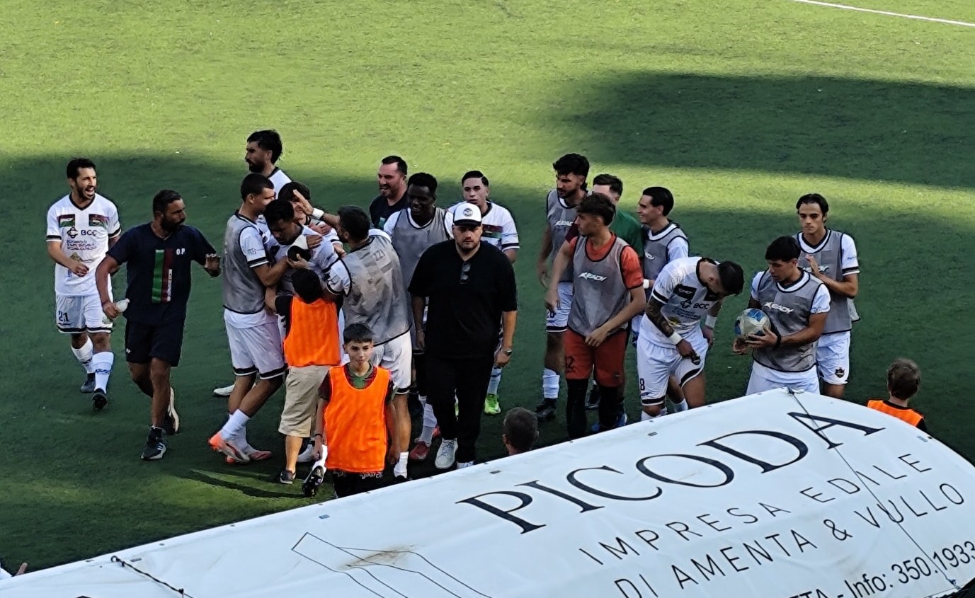 Serie D. La Sancataldese conquista il primo punto in campionato, ma in superiorità numerica non riesce a piegare l’Athletic