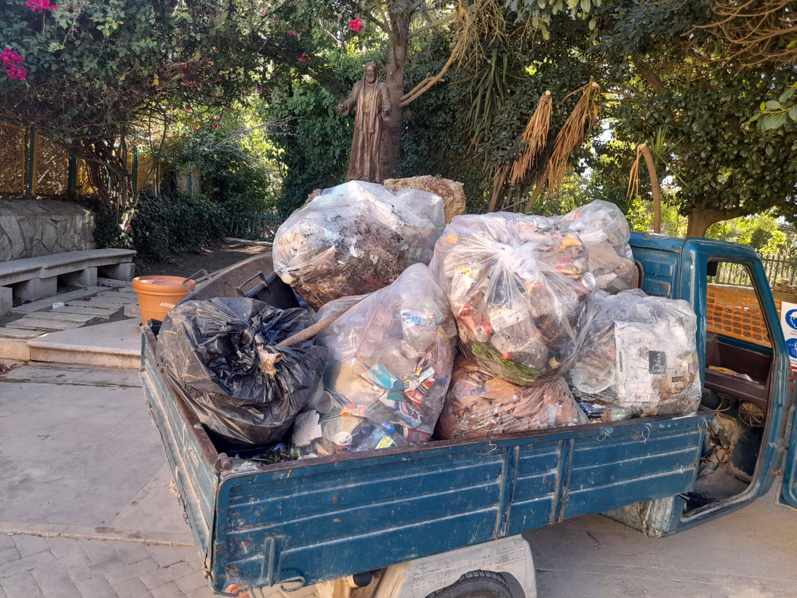 Montedoro. Il sindaco condanna abbandono di rifiuti dietro la statua di San Padre Pio