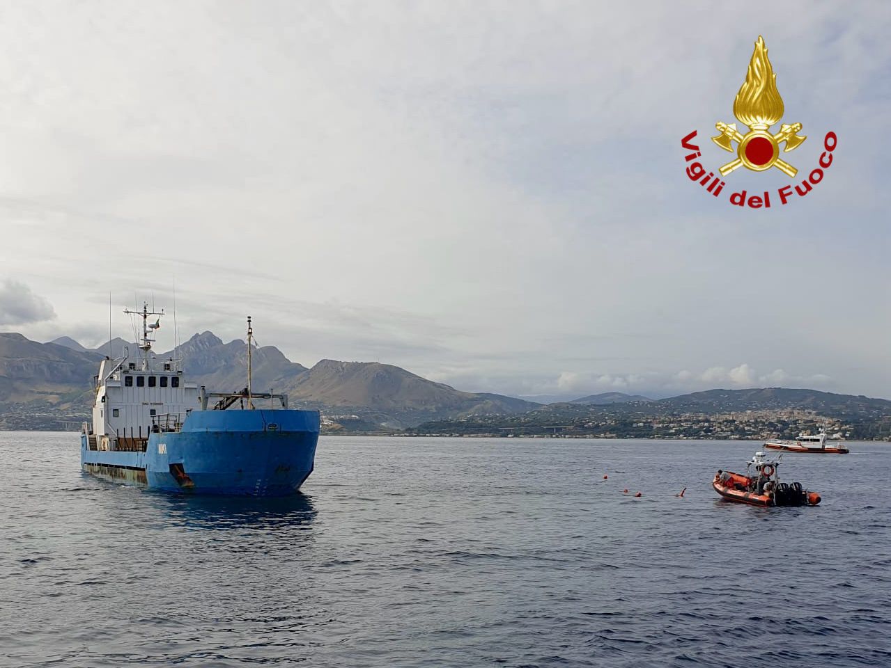 Peschereccio contro gli scogli a Porticello, illeso l’equipaggio